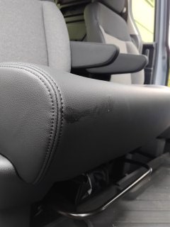 フリード レザー部 仕上がり｜電解水拭き上げによる清掃