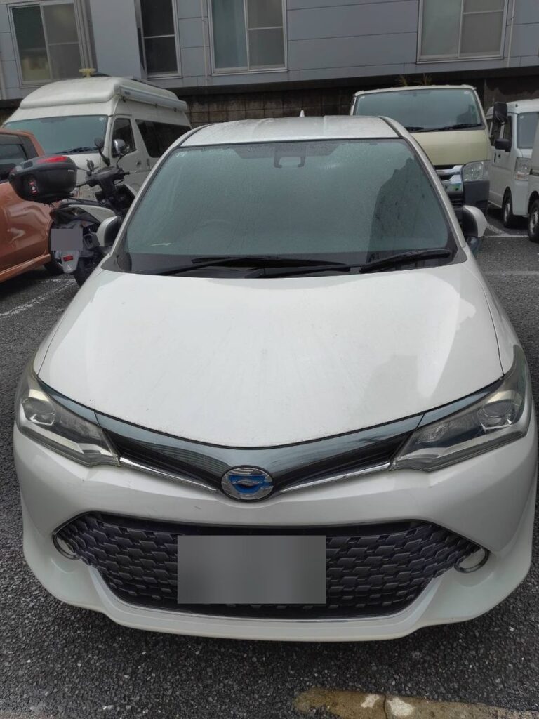 トヨタのハイブリッド車（ナンバーは加工しています）